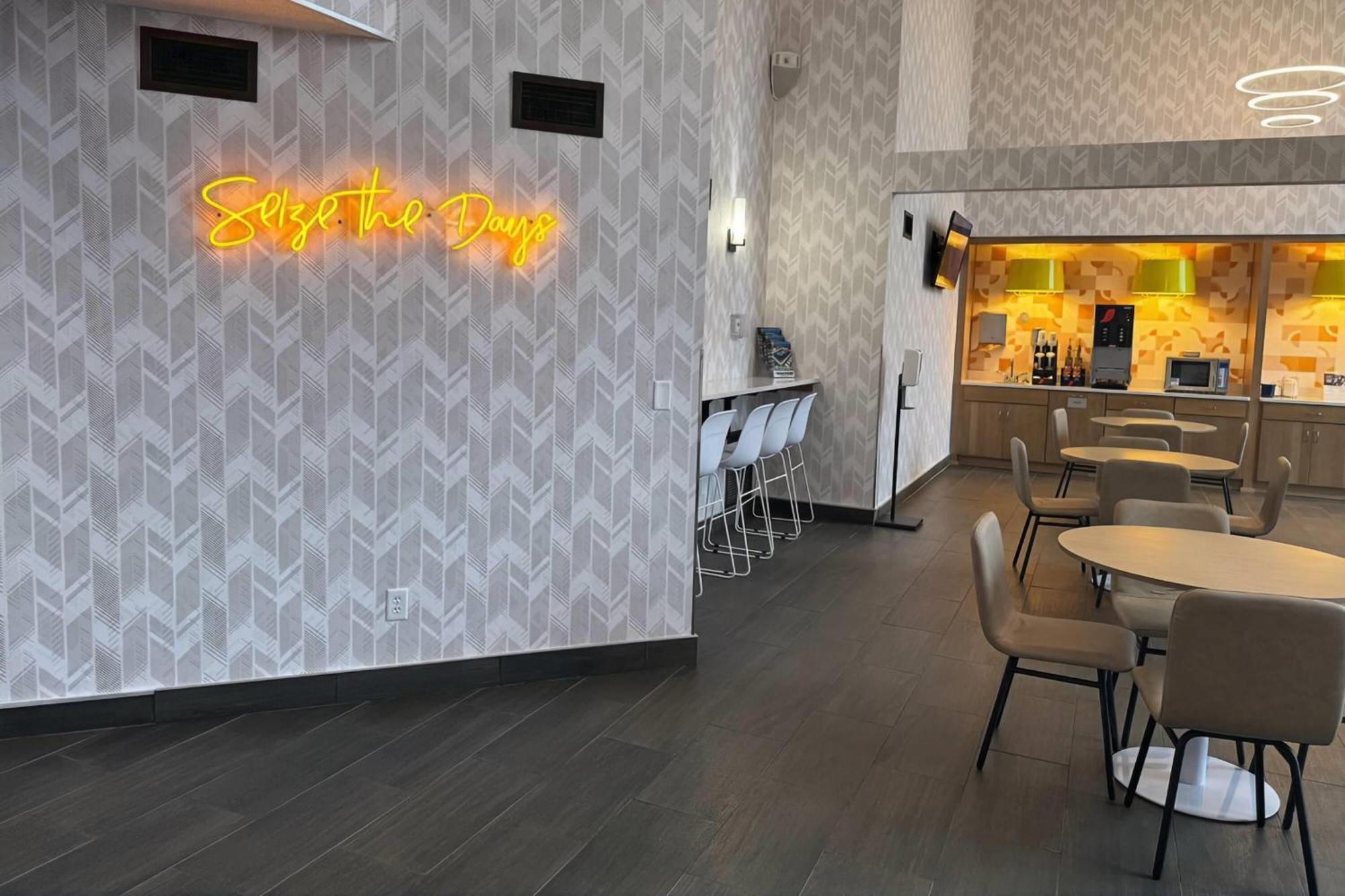 Days Inn & Suites By Wyndham Wausau Kültér fotó