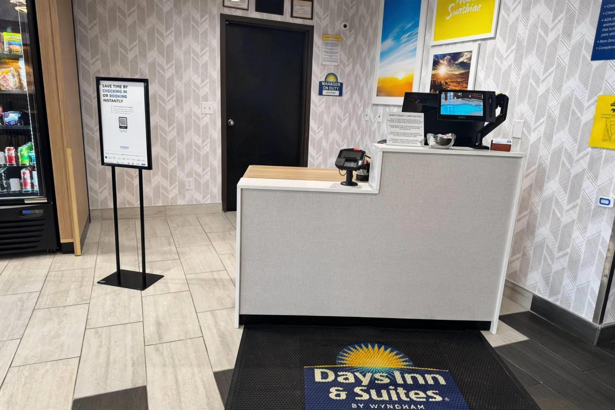 Days Inn & Suites By Wyndham Wausau Kültér fotó